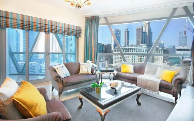Spacious Apartment in the Classic Park Towers
