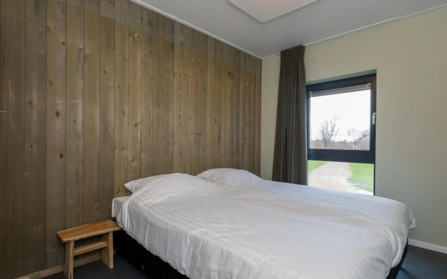 Amazing holiday home in Vrouwenpolder with private garden