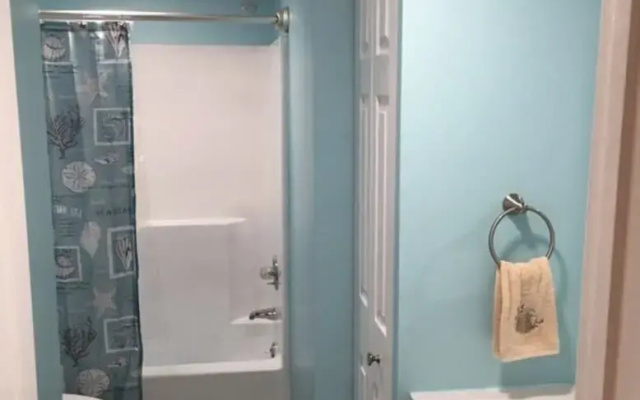 Oceanview condo Steps to the beach