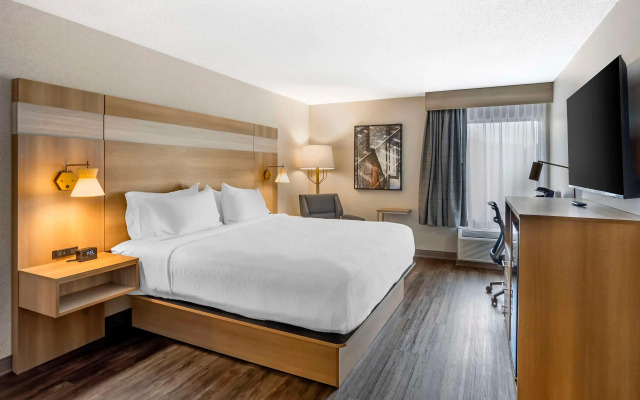 Best Western Plus Heritage Rail-South York/I-83