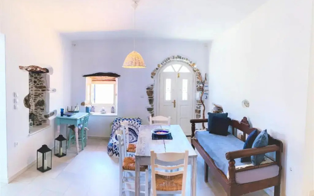 Blue & White: An Absolute Aegean dream house
