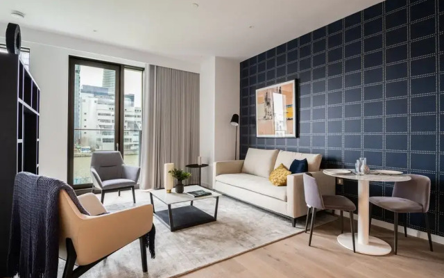Stylish Studio Apartment With River Views in Londons Bustling Docklands
