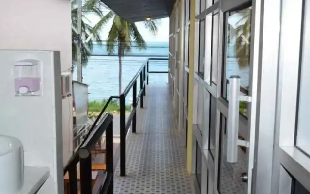 Zone 6 Co-working Beach Apartment