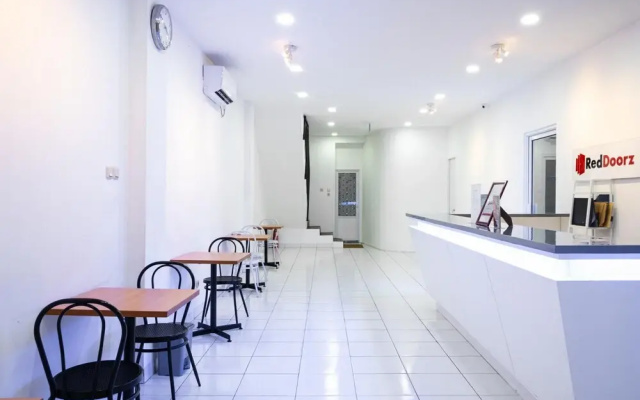 My Capsule Hotel by RedDoorz