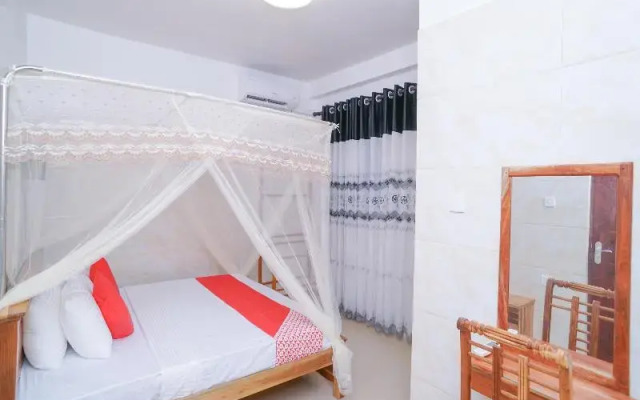 Hotel Cranberry by OYO Rooms