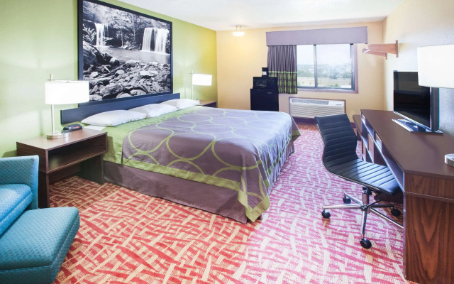Super 8 by Wyndham Van Buren/Ft. Smith Area