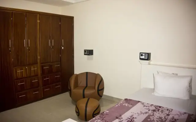 At Home Boutique Hostel & Suite