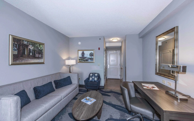 DoubleTree by Hilton North Charleston - Convention Center