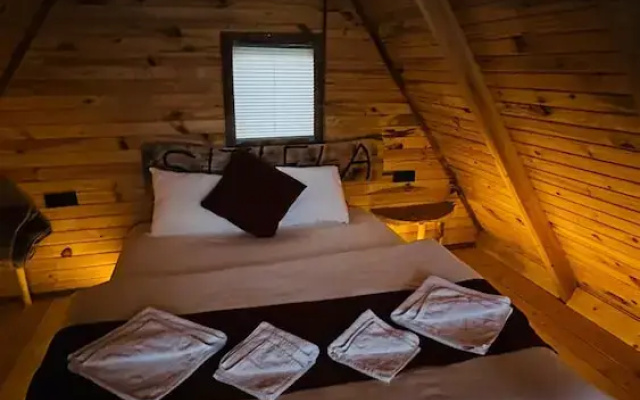 Stiela Suit Bungalov