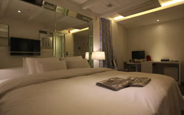 Christie Hotel