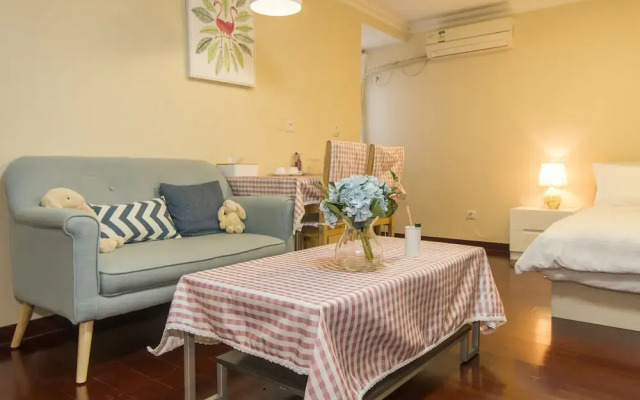 LayMayRest Service Apartment