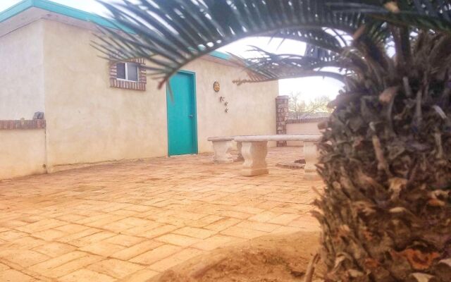 Отель Casita Verde Guesthouse вид на фасад