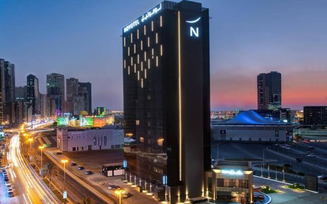 Отель Novotel Sharjah Expo Center ОАЭ, Шарджа - отзывы, цены и фото номеров - забронировать отель Novotel Sharjah Expo Center онлайн вид на фасад