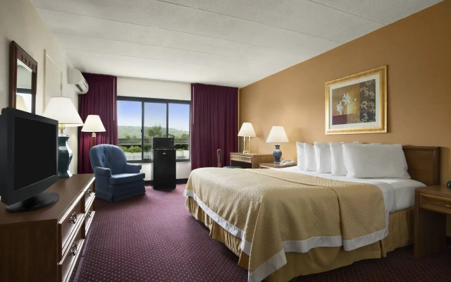 Ramada by Wyndham Pittsburgh/New Stanton