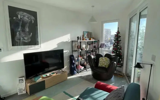 Bright 1BD Flat W/balcony - Heart of Brixton!