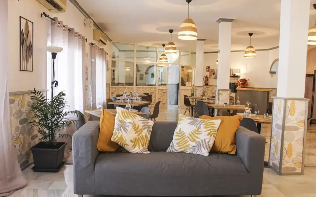 Hotel Restaurante Vía Sevilla - Cádiz by MA 22 Puntos