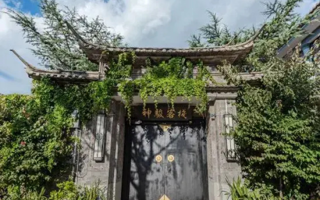 Shenjun Chinese Inn (Weishan Ancient City Xinggong Tower)