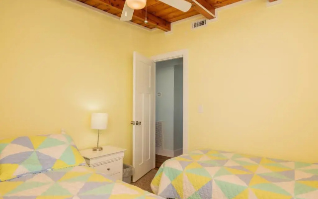 Chill'ax Inn by Oak Island Accommodations
