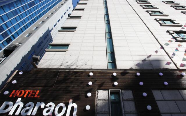 Hotel Pharaoh вид на фасад