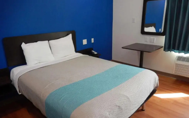 Motel 6 Houston - Downtown North