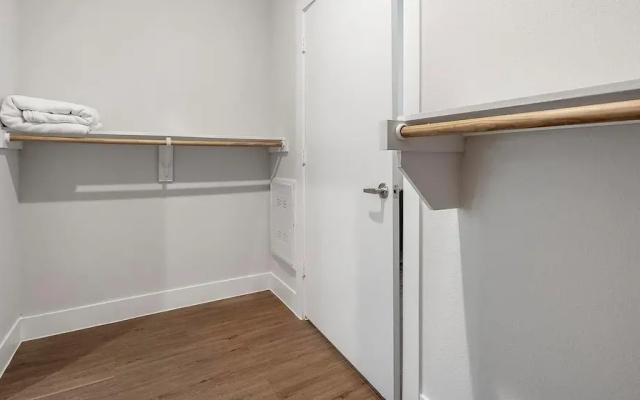 Landing Apartments near Navarro ISD