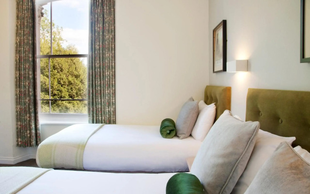 Victoria Square Hotel