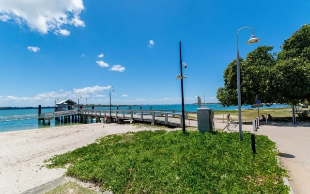 Water Views - Top Floor -Clearview Apartments South Esp, Bongaree
