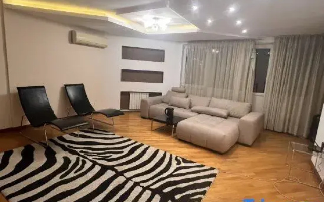 Rujia Apartment