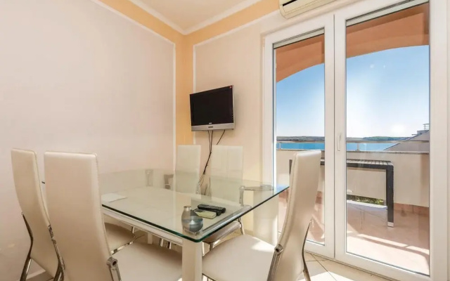 Amazing Apartment in Povljana With 2 Bedrooms