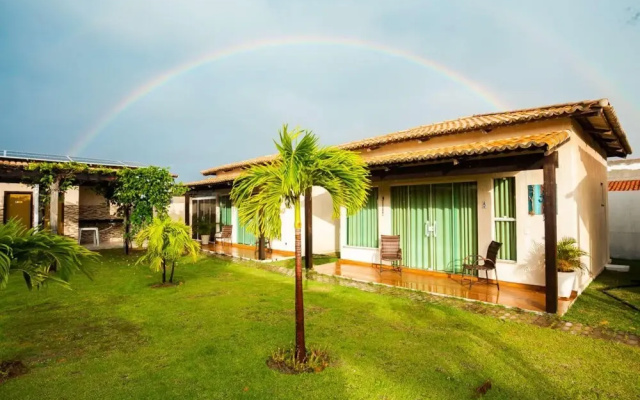 Chal Aconchegante com Vista Jardim em Vila - 04