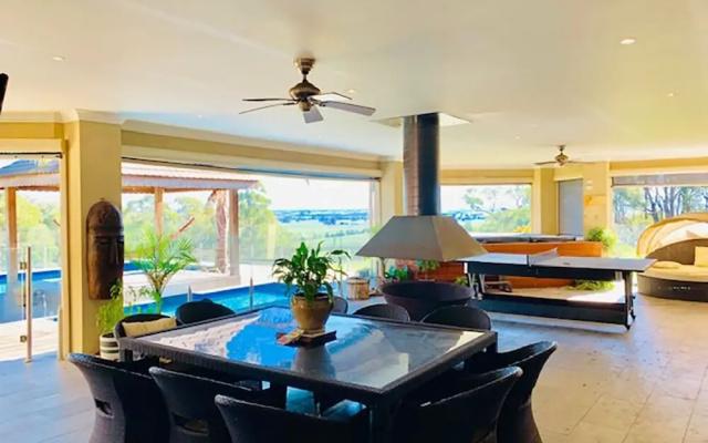 Grand Gippsland Home Sleeps Up To 28