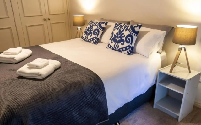 Perfectly Positioned Beachfront Apartment - Unit 6