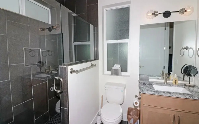 Tranquil Modern Haven 2 Bedroom Home