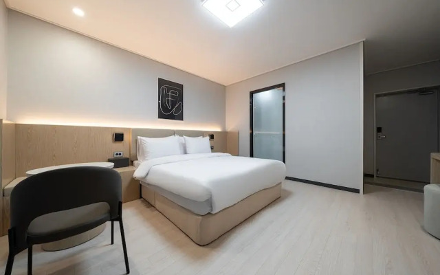 Gunsan Hound Hotel