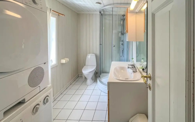 Beautiful Home in Flekkerøy With 4 Bedrooms and Wifi