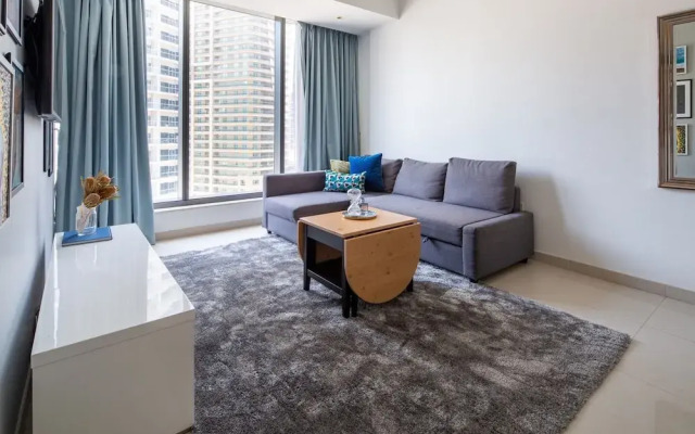 Artistically Decorated 1BR Apartment In Marina