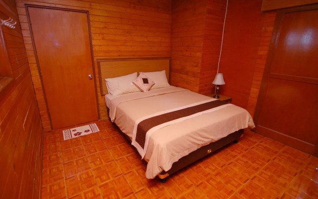 Villa ChavaMinerva Kayu - Ciater