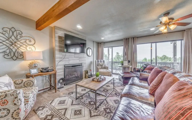 Serene Alto Cabin w/ Mountain Views & Fire Pit!