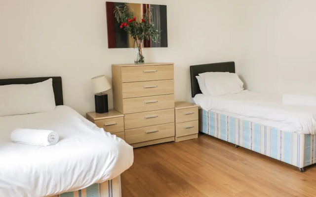 4 Bredon Court