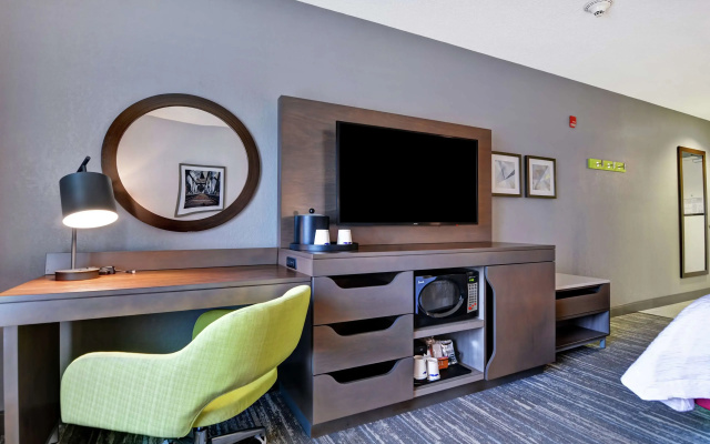 Hampton Inn & Suites Newark-Harrison-Riverwalk
