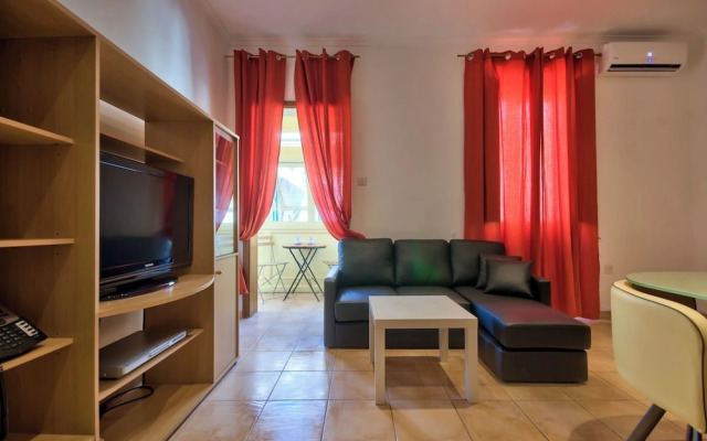 Delightful Apartment With Traditional Balcony