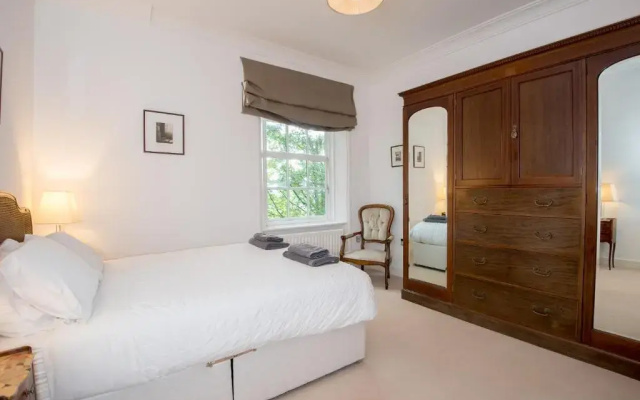 Apartment 4 The Grove