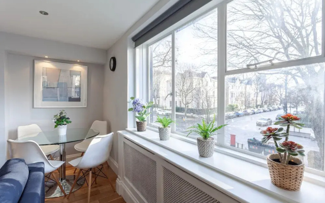 3 Bedrooms  Apartment  Central London