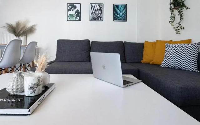 Yellow Fresh Apartment 2