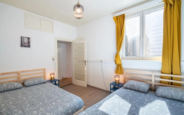 Comfortable 3bhk Aprt for up to 6 Guests