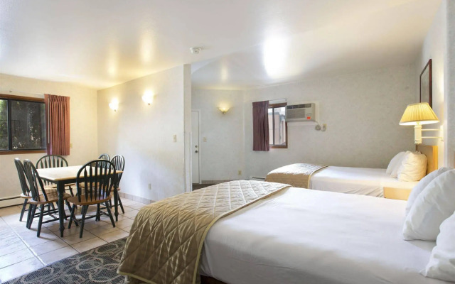 Glenwood Springs Cedar Lodge