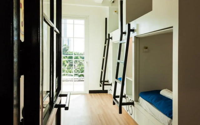 Travel Light Hostel Pattaya