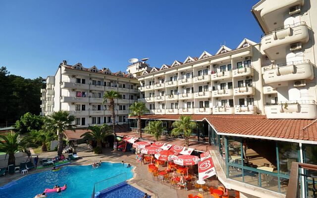 Club Hotel Pineta - All Inclusive бассейн