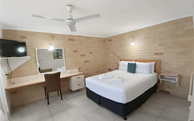 Отель Ambassador Motor Lodge