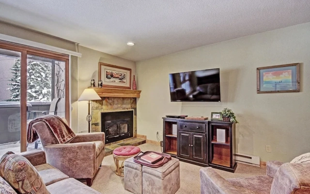 Beautiful Ski-In Ski-Out Condo, Great Location - CM244 by RedAwning